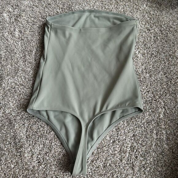 Express Body Contour High Compression Tube Top Thong Bodysuit | Small | Green - Picture 8 of 8